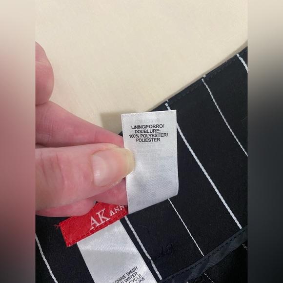 Anne Klein pinstripe crop pant. EUC - Picture 5 of 12